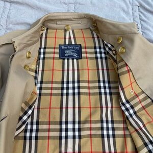 Burberrys’ Men’s Vintage Double Breasted Trench Coat 1985-1989 Orig. Acc. & Tags